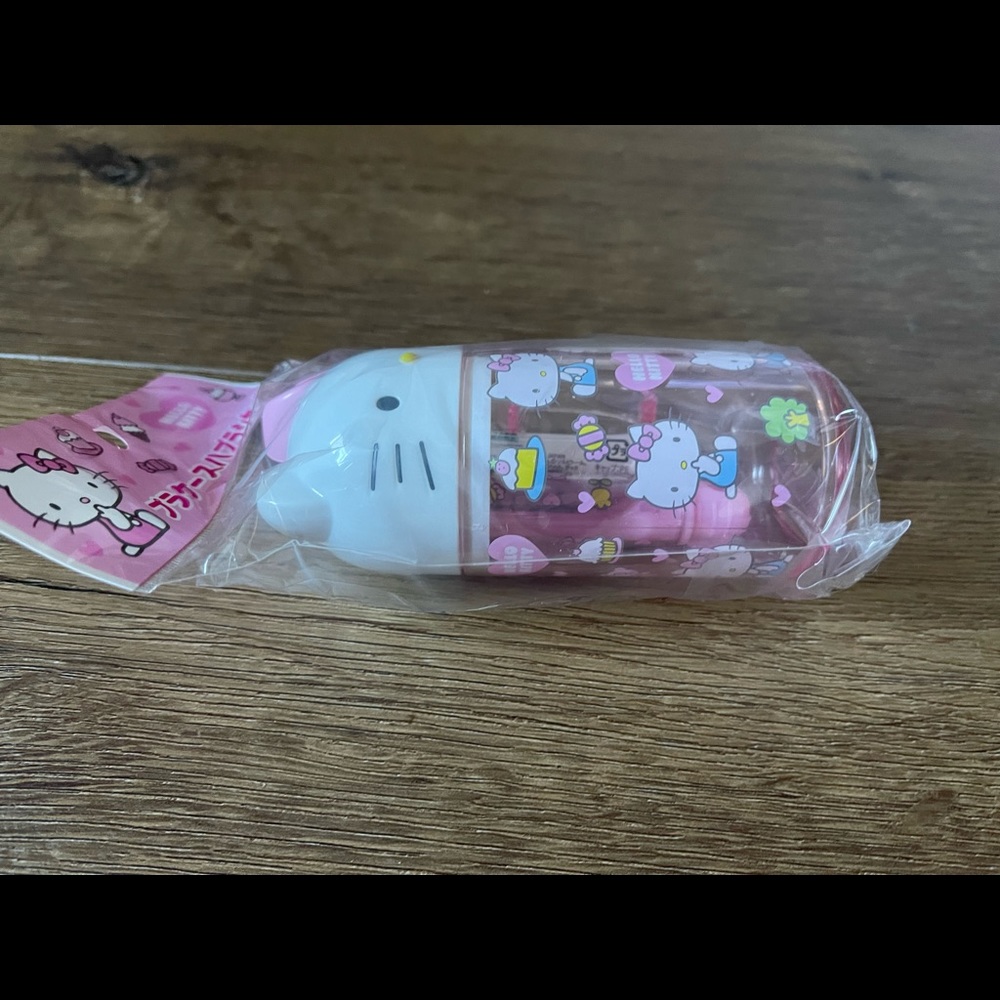 SANRIO-NWT Character Toothbrush Kit - Picture 14 of 16